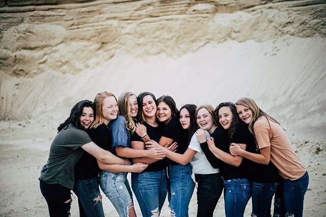 Happy Graduation Day to this bunch 🎉 Thanks for the chance to shoot your friend session! .
.
.
Ps. This is not fair. I did NOT look like this in 8th grade. 😂
.
.
.
.
#laurensomerophotography #8thgradegraduation #grads #graduates #highschoolbound #n