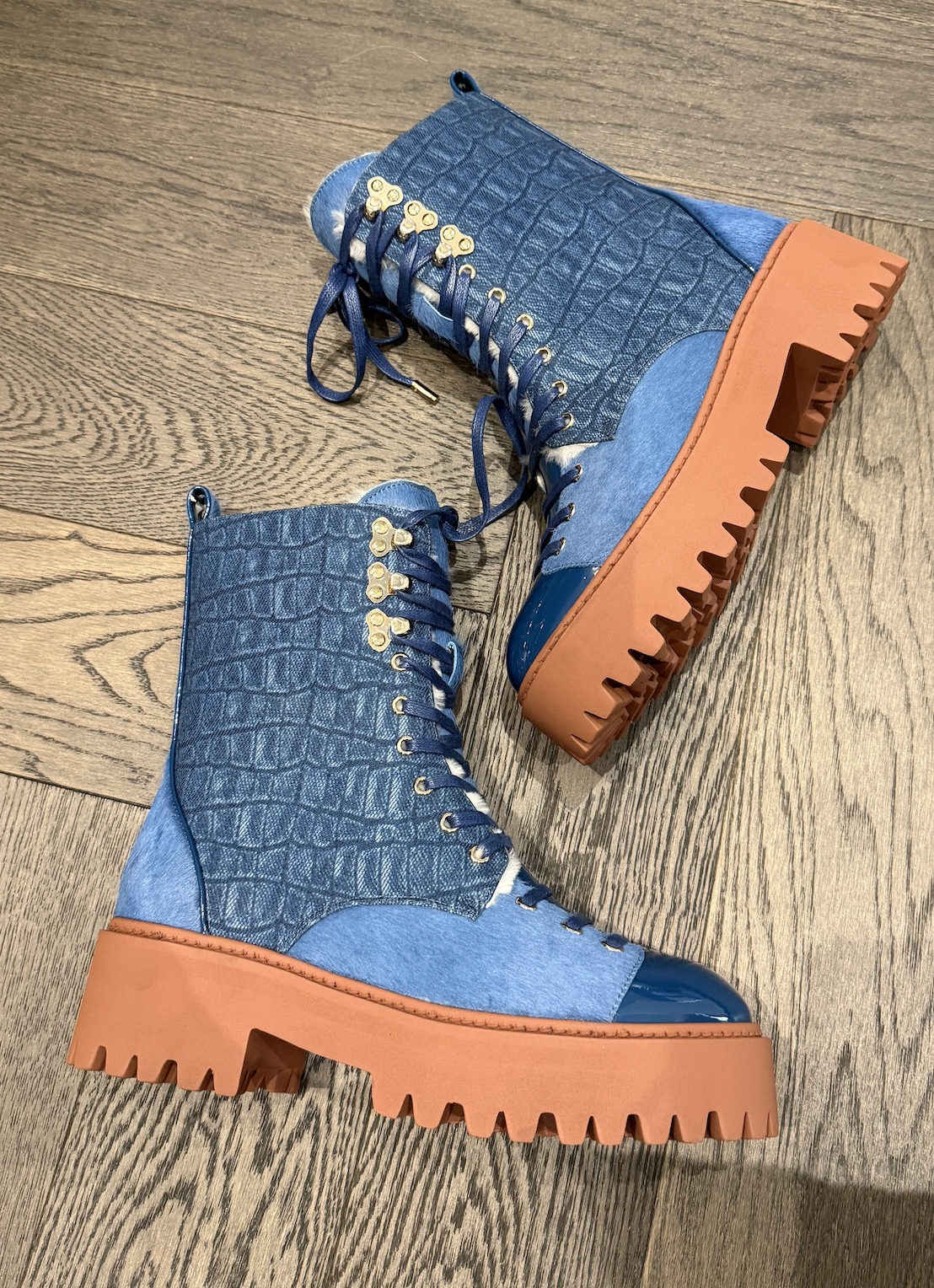 CROC DENIM X SHEARLING FINCH BOOT (SIZE 39)