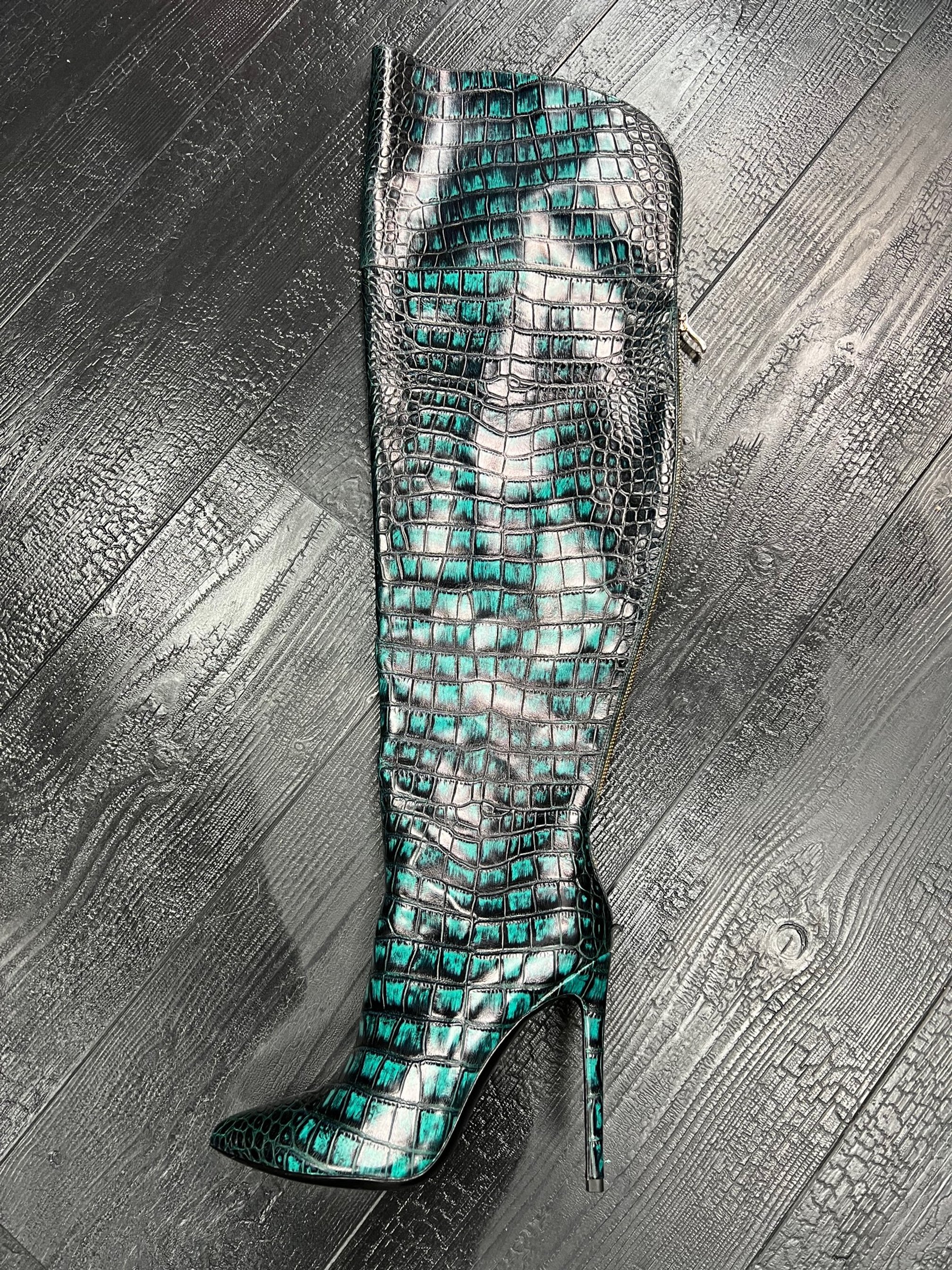 DEEP TEAL CAIMAN II 39 W