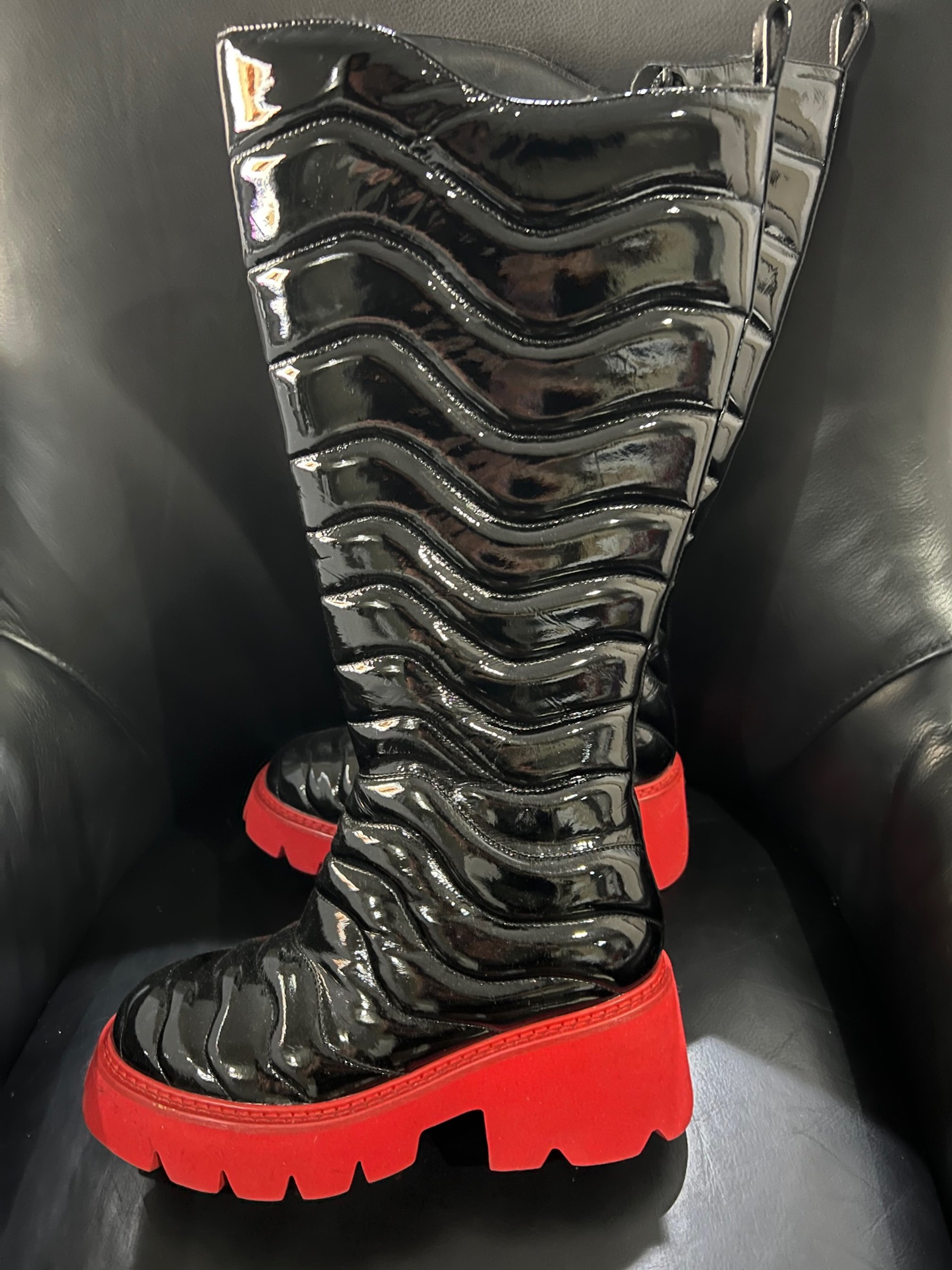 BLACK PATENT WOODBRIDGE II FLAT BOOT (RED SOLE) 39 W