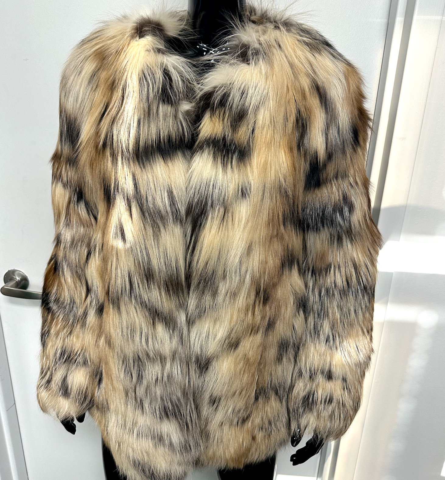 LIGHTLY STRIPED FOX FUR COAT (M/L)