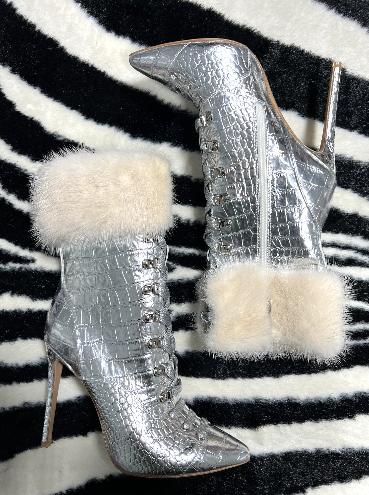 SILVER METALLIC FINCH HEEL WITH MINK CUFF