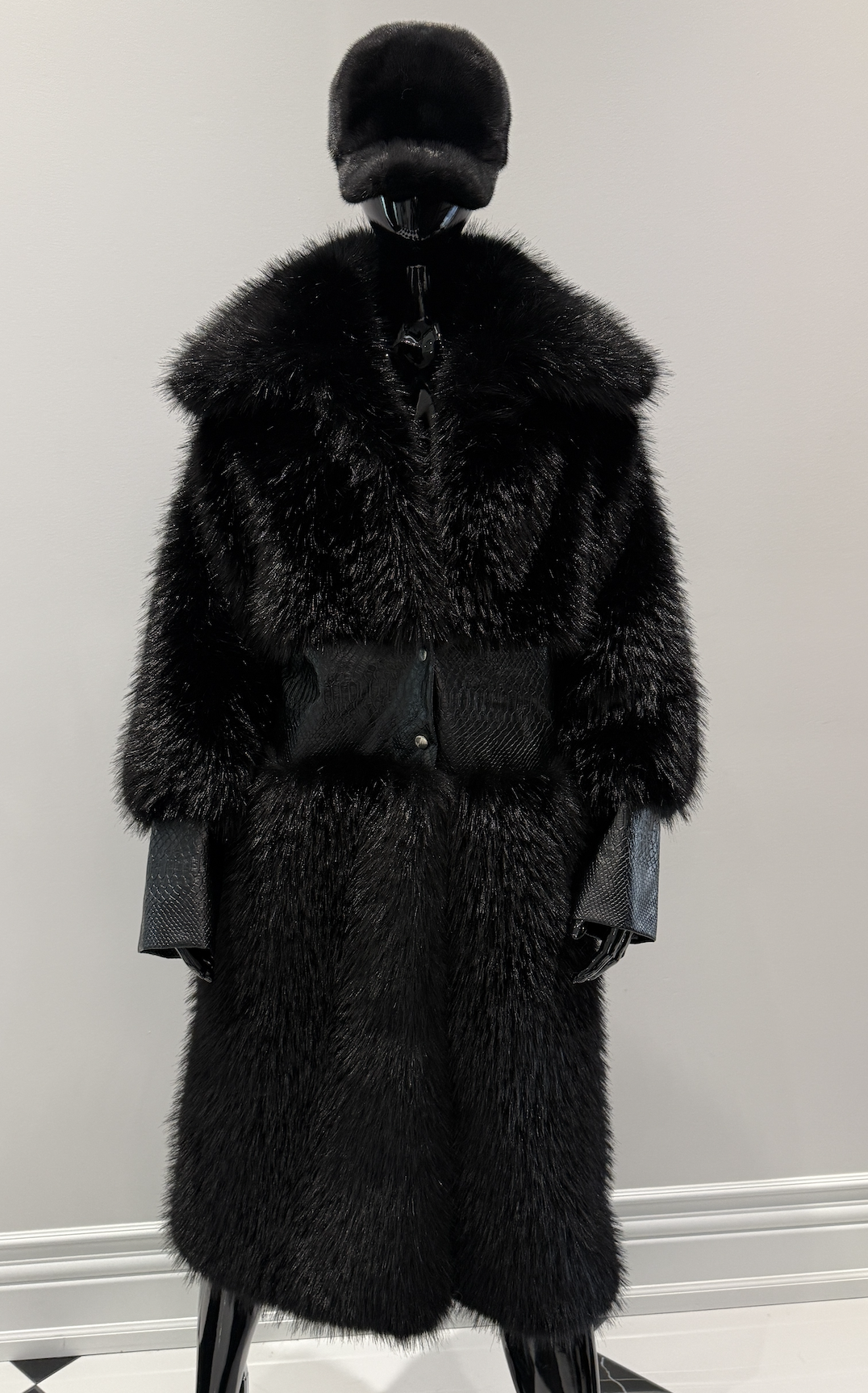 FAUX FUR X FAUX PYTHON LEATHER COAT (BLACK) SIZE M/L