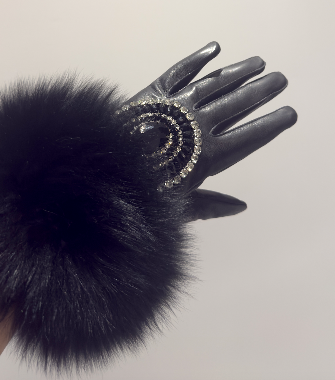 GOOD FORTUNE ZEBRA FOX CUFF GLOVE (SIZE 7)
