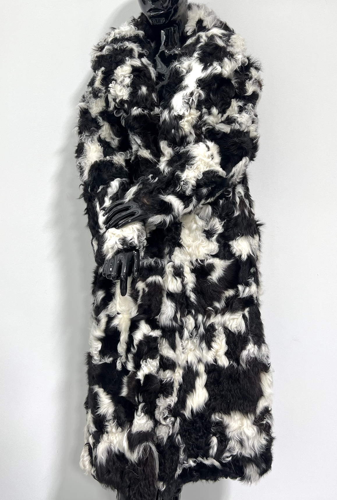 BLACK X WHITE SHEARLING NAOMI COAT (LONG) M/L