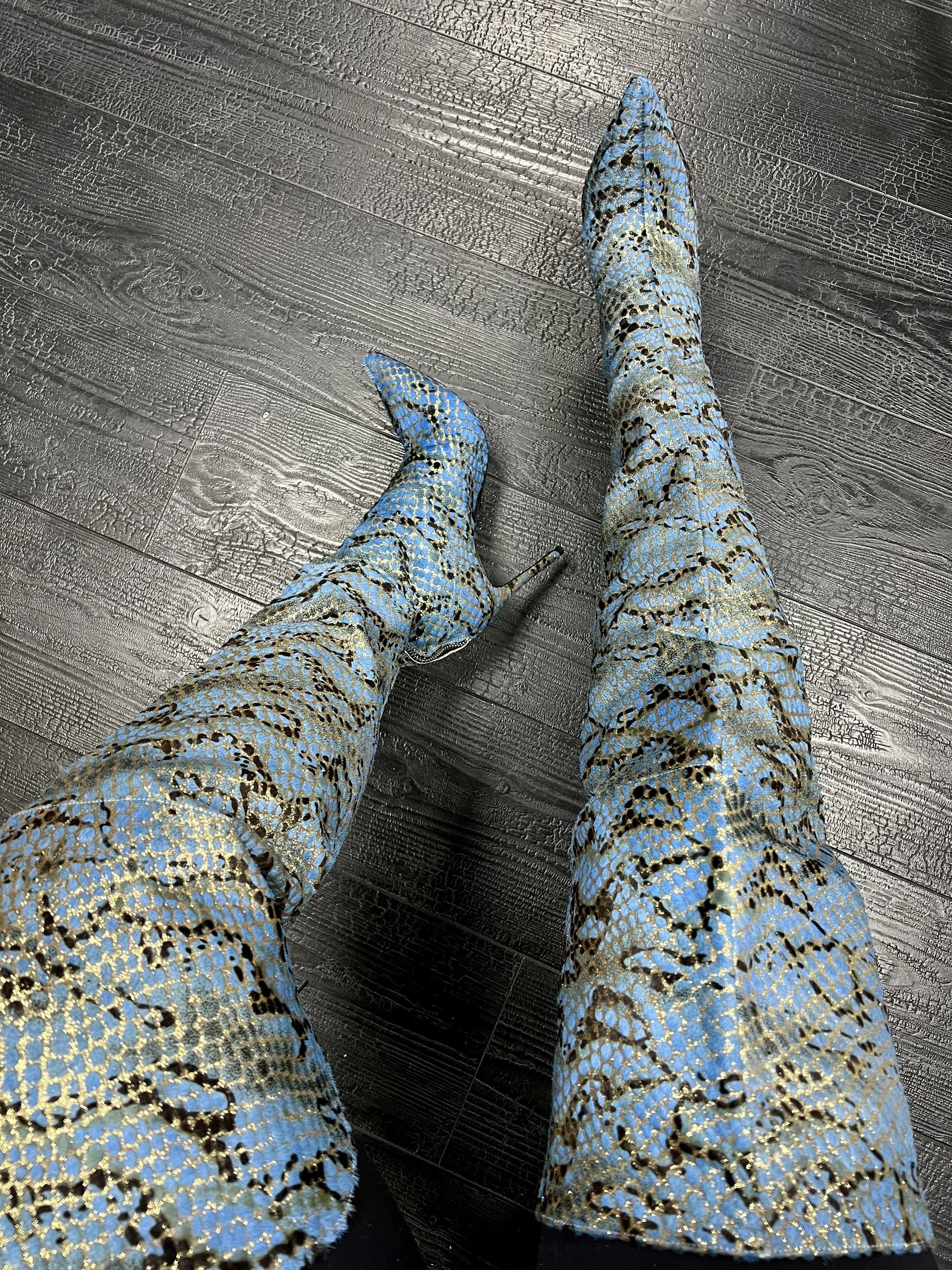 SO FETCH BLUE (38 W)