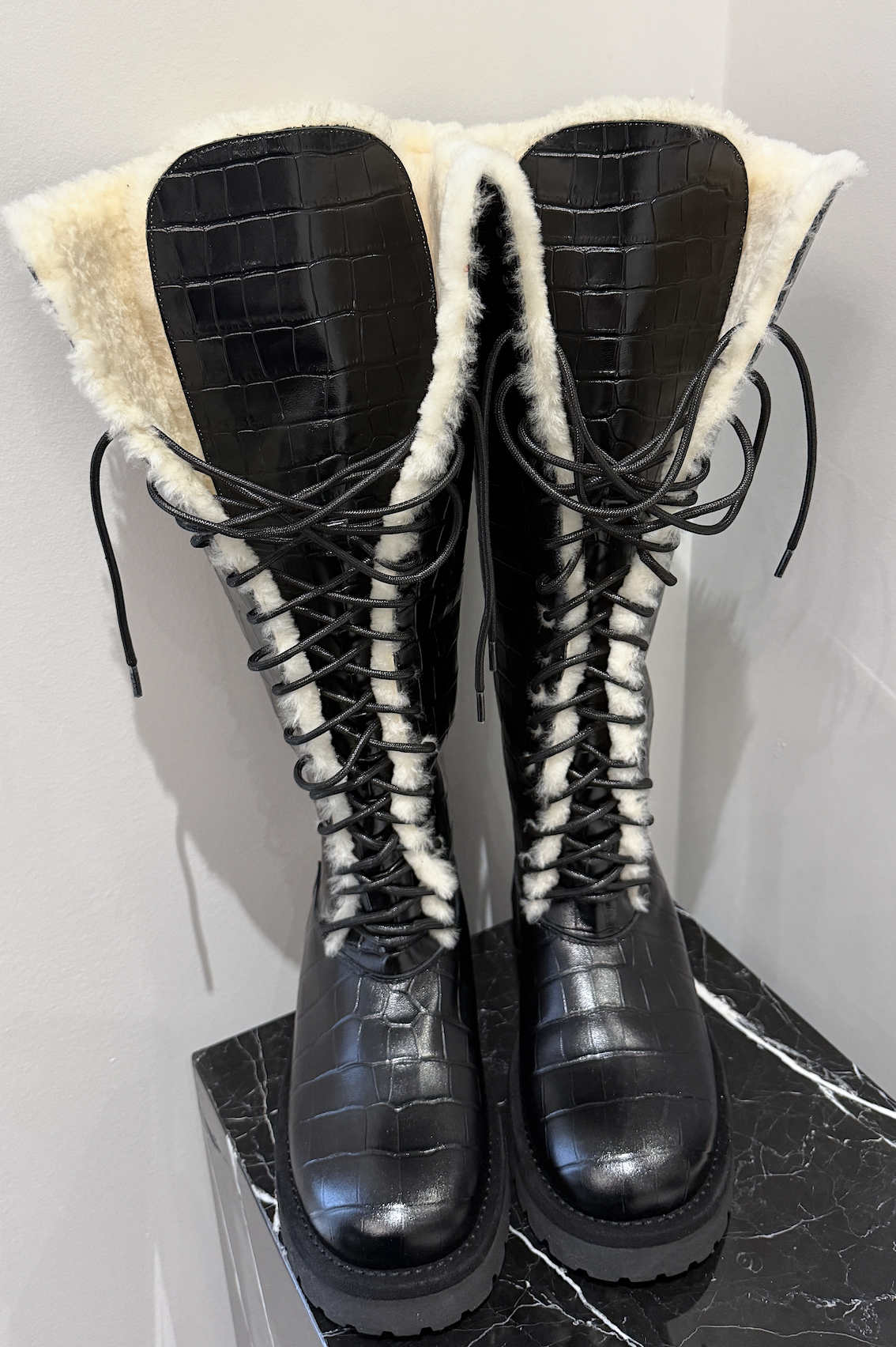 CROC LEATHER X SHEARLING BOOT (SIZE 39)