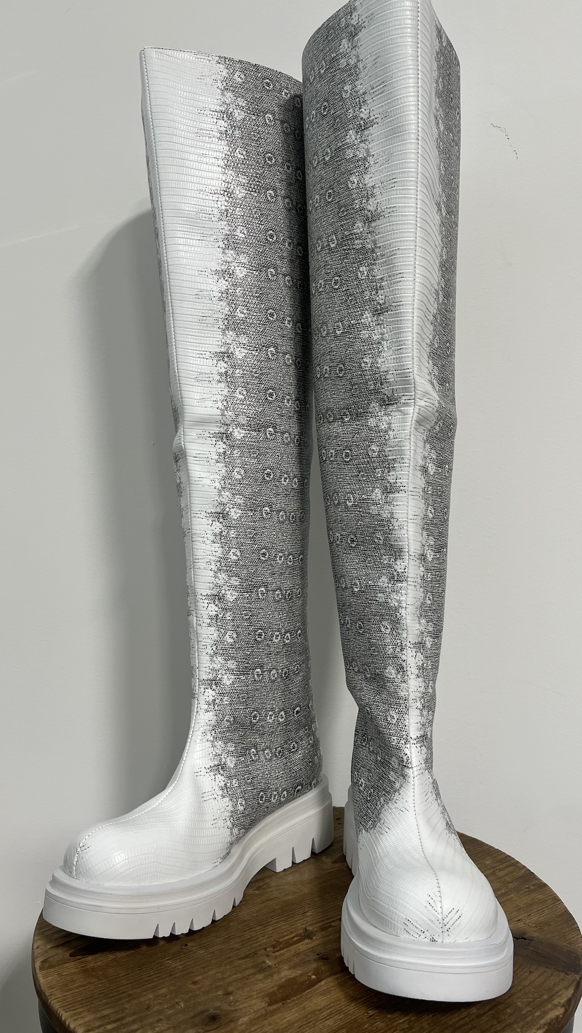 WHITE X BLACK LIZARD THIGH HIGH FLAT BOOT (SIZE 39 W)
