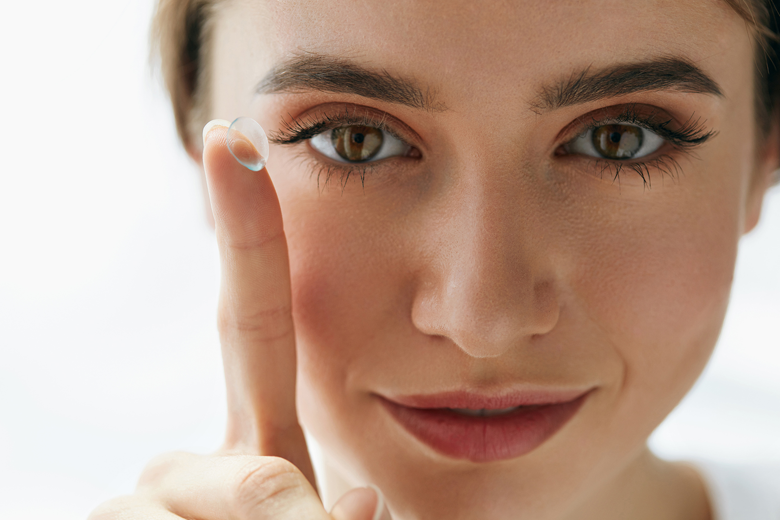 girl-with-contact-lens.jpg