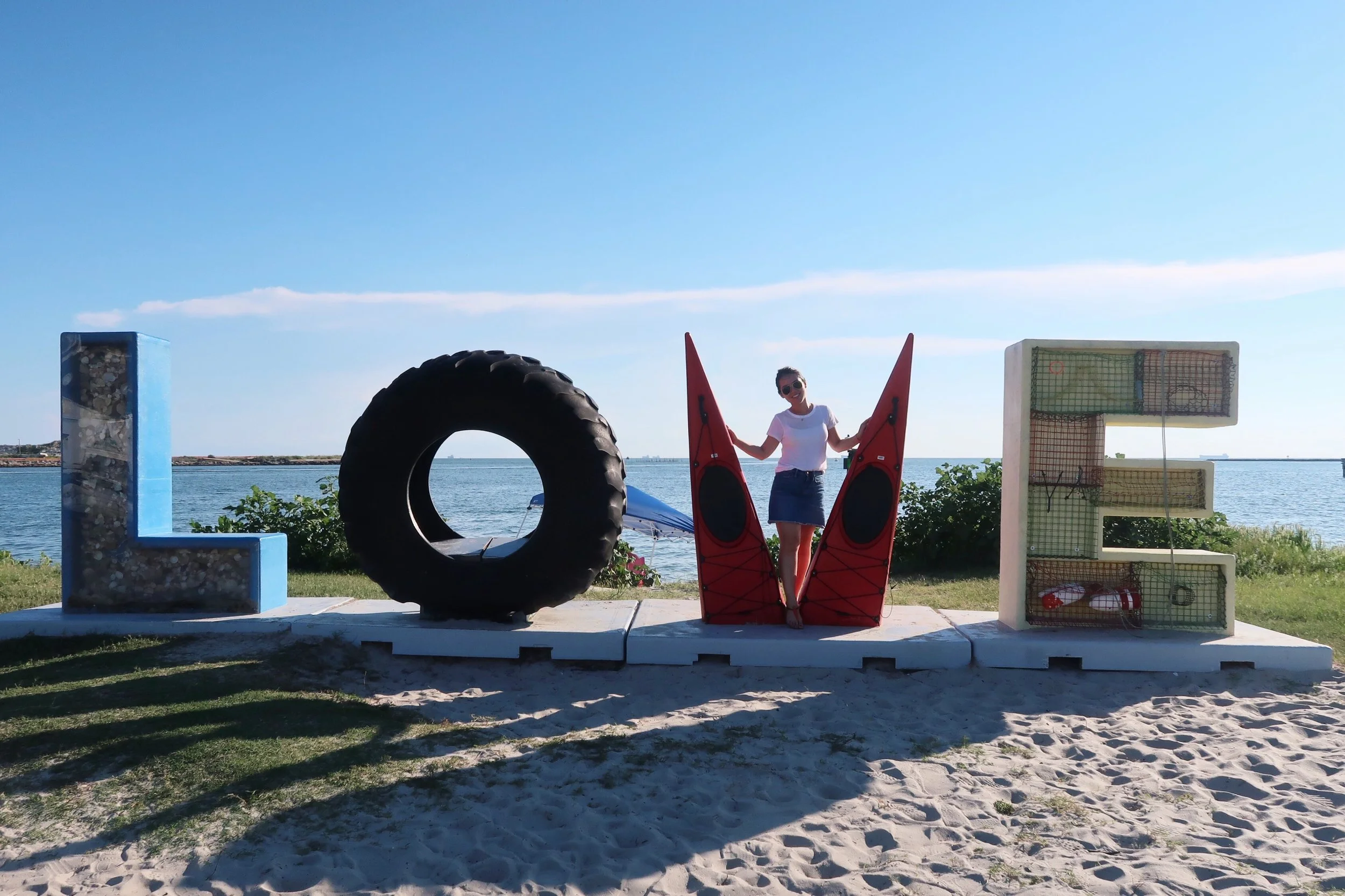 Visited LOVE sign in Cape Charles, VA on the way home. | 回家路途中順便去了一趟 Cape Charles, VA。
