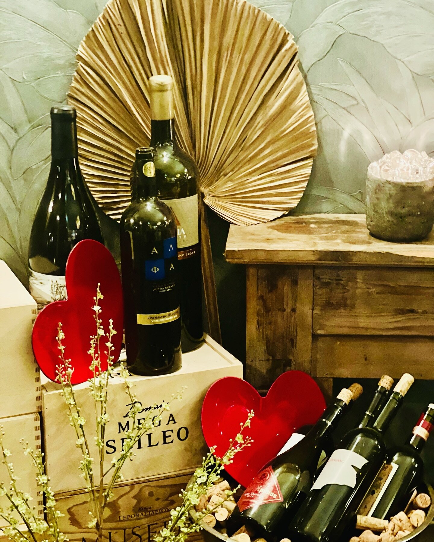 🍷W I N E 🍷
@restaurantenya we serve only the best Greek quality wines.
#alphaestate #semeli #palivouestate #gerovassiliou #dougoswinery #greekwine #winepairing #greekwinerevolution #greekwines #greekwinelovers