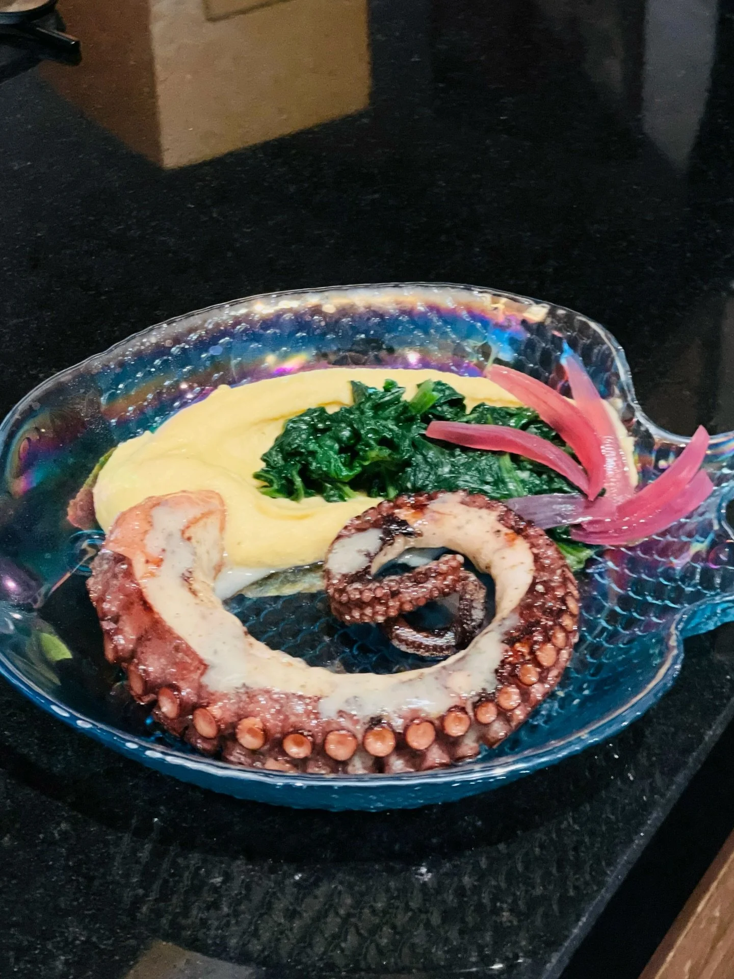 Enya&rsquo;s octopus 
Voor de liefhebbers van heerlijke malse octopus is dit een aanrader.
#moderngreekfood #shareddining #octopus #xtapodi #pulpo #restaurantenya #seafood #mediterranean