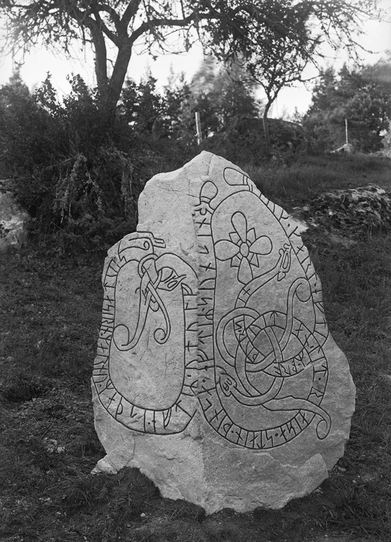 «Sven carved these runes after Uddulf» Coutersy of the Swedish National Heritage Board / Harald Faith-Ell.