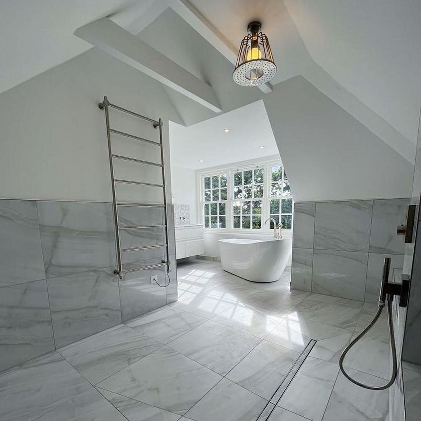 Check out the amazing transformation of this beautiful wet room! Huge thanks to the @westsussexbathroomcompany assistance in bringing our vision to life. 

#BathroomDecor #Renovation #BathroomDesign