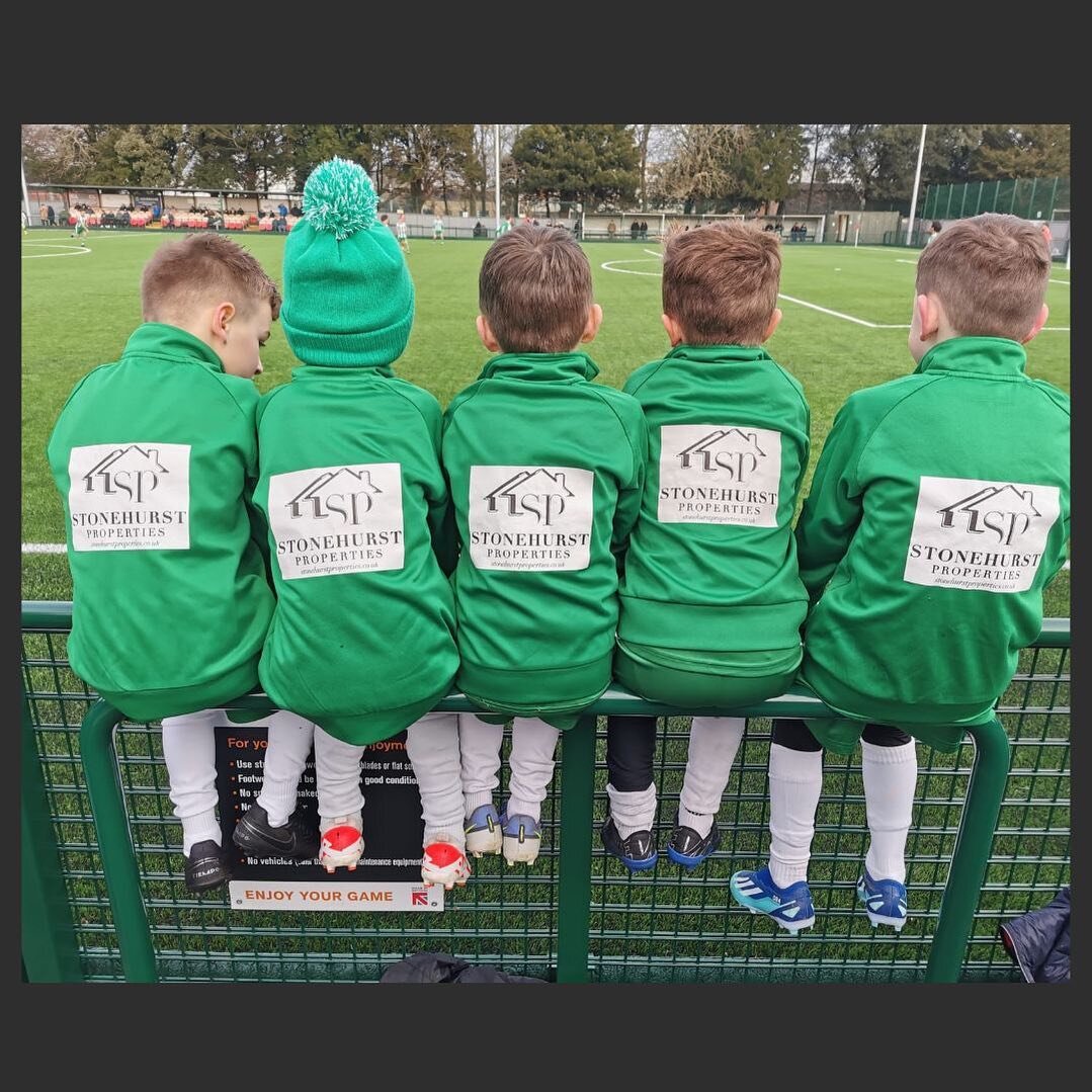 Proud sponsors of the U7s @chicityfc 💚

Yesterday the U7s team were mascots for the Chi City Men&rsquo;s 1st team, who won 4-0 👏🏻

#community #football #chichester