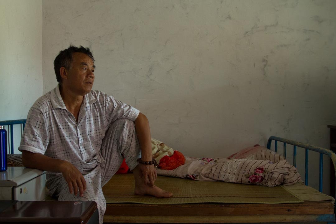  Chen sits in his small room in a recycling village on the outskirts of Beijing. Once a lucrative job, recycling workers are now facing growing economic uncertainty with few other prospects but to return to their agrarian life.  June 2015 // Thesis p