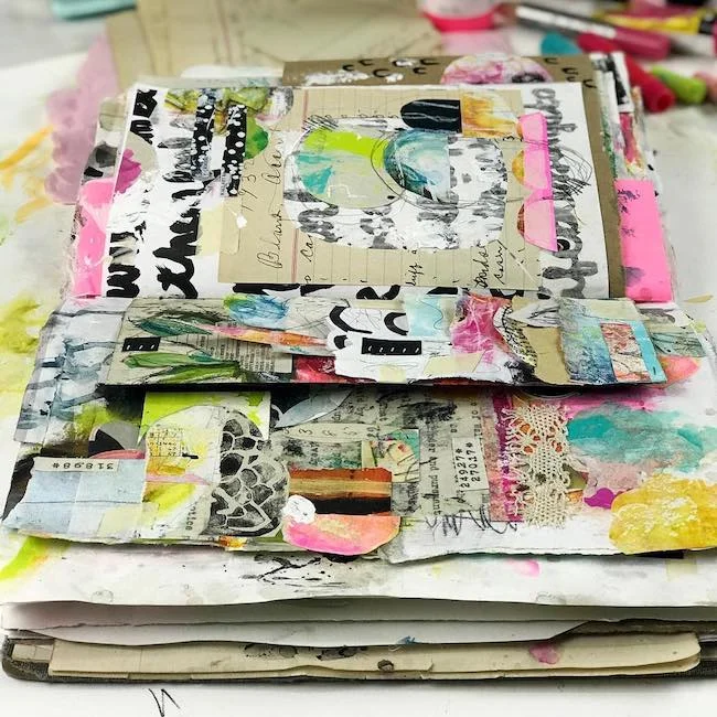 Art by Roben-Marie Smith. #artist #mixedmedia #abstract #artjournaling @robenmarie