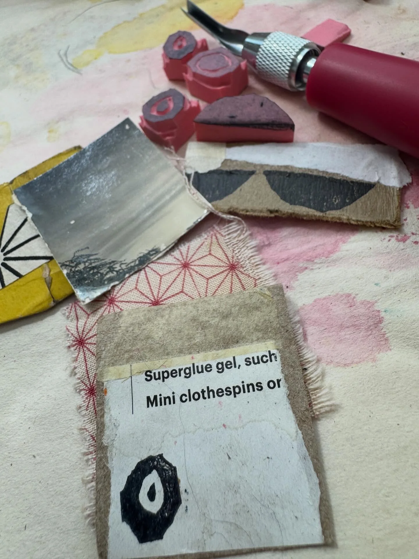 Still keeping fingers and hands busy&hellip;.. dontcha love a little handmade stamp? 🫶🏻 maybe it is just me&hellip;. 

#handmadestamp #artist #creative