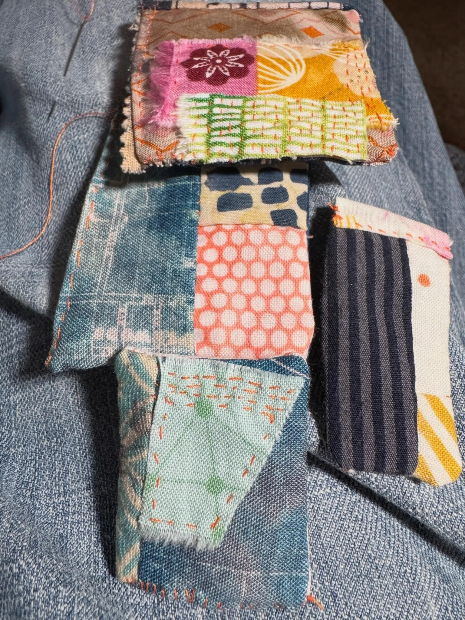 Small stitches. Time spent. Creative living. Daily making. 

#handstitched #smallquilts #artist