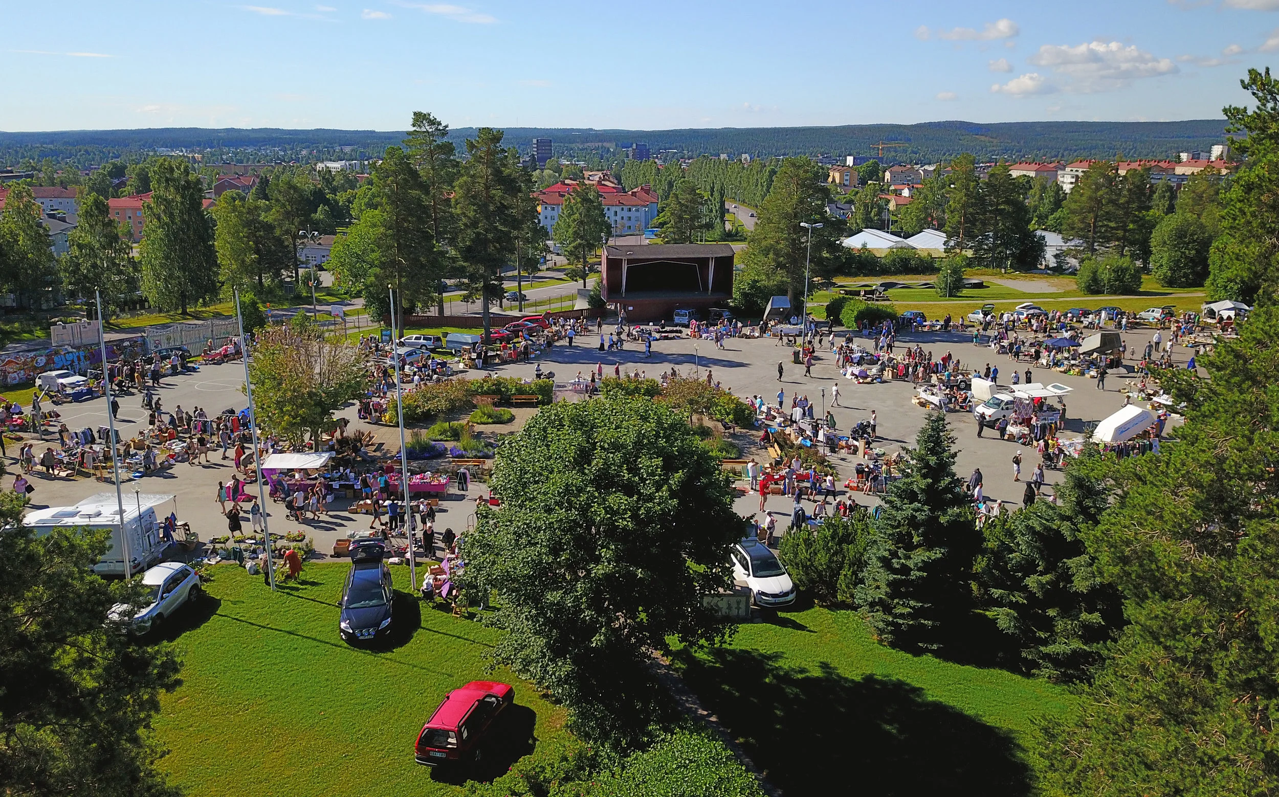 Sommarloppis drönare beskuren.jpg