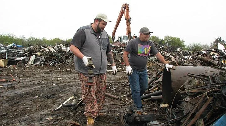 monumetal scrap yard pic 3.jpg