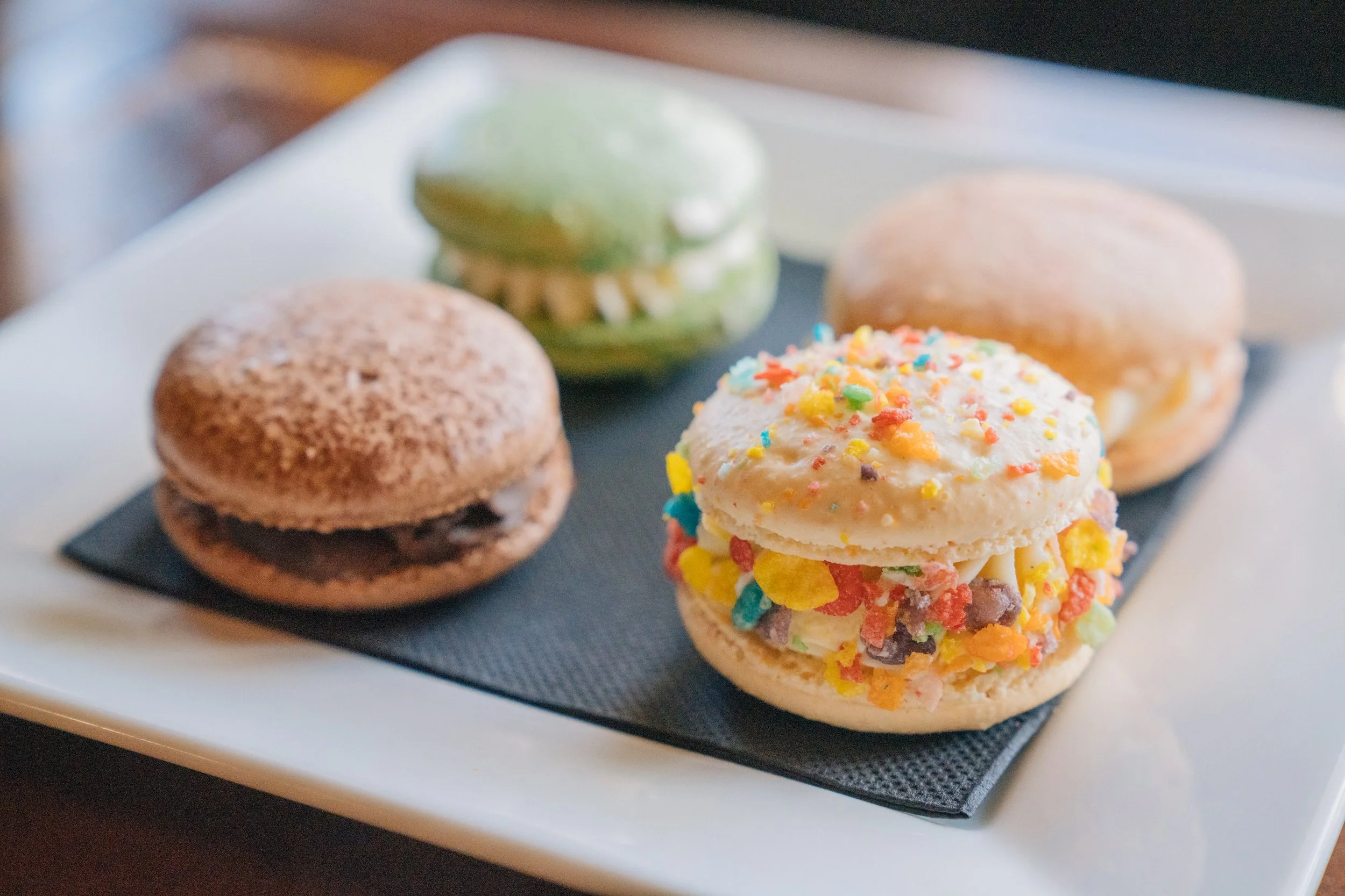 vino macaron.jpg