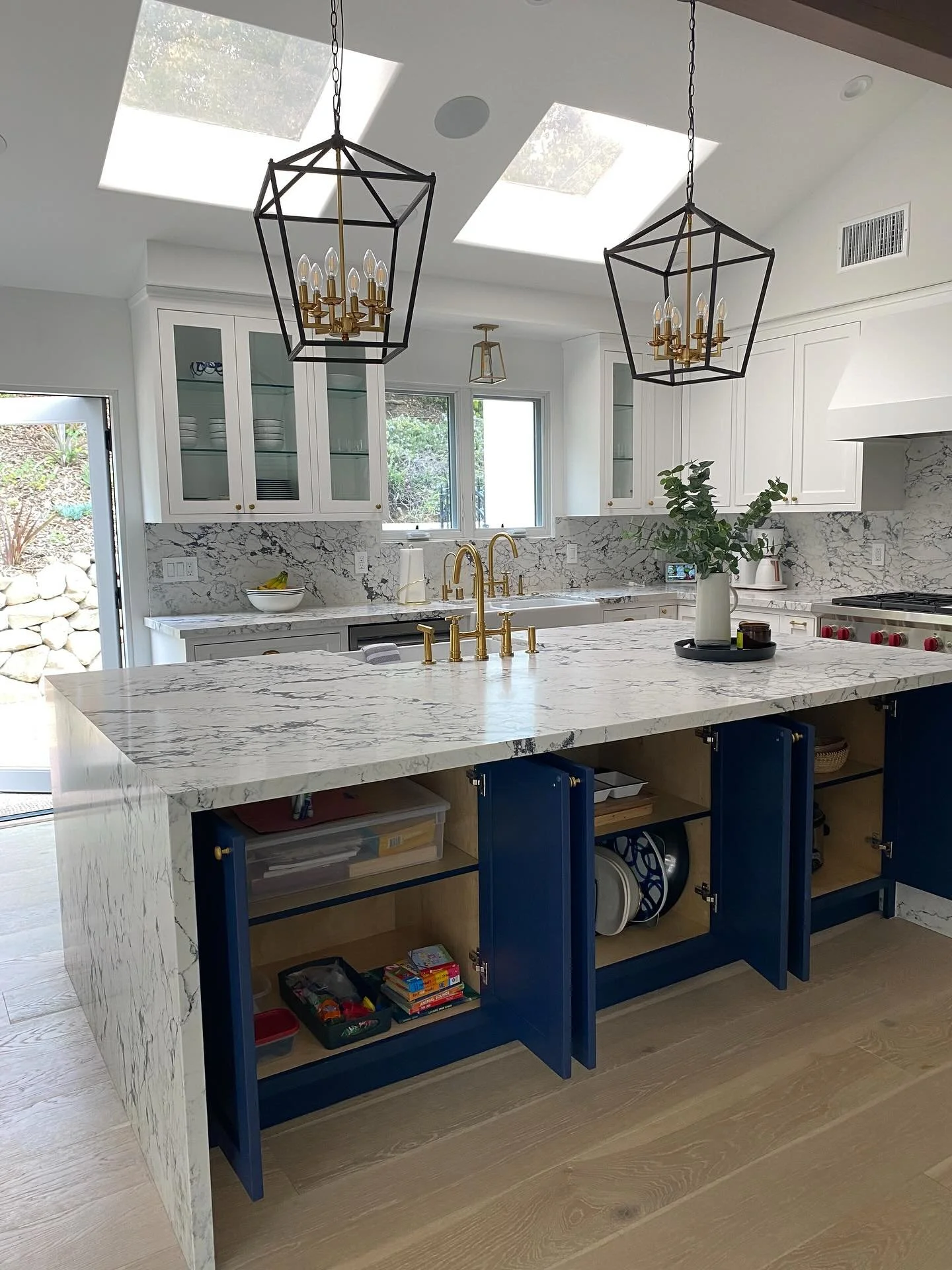 SPECIAL OFFER! I&rsquo;m obsessed with kitchen organization! To spread the love, I&rsquo;m offering 20% off in October. Get your kitchen ship-shape before the holidays with a discounted rate. Book now through the link in bio!