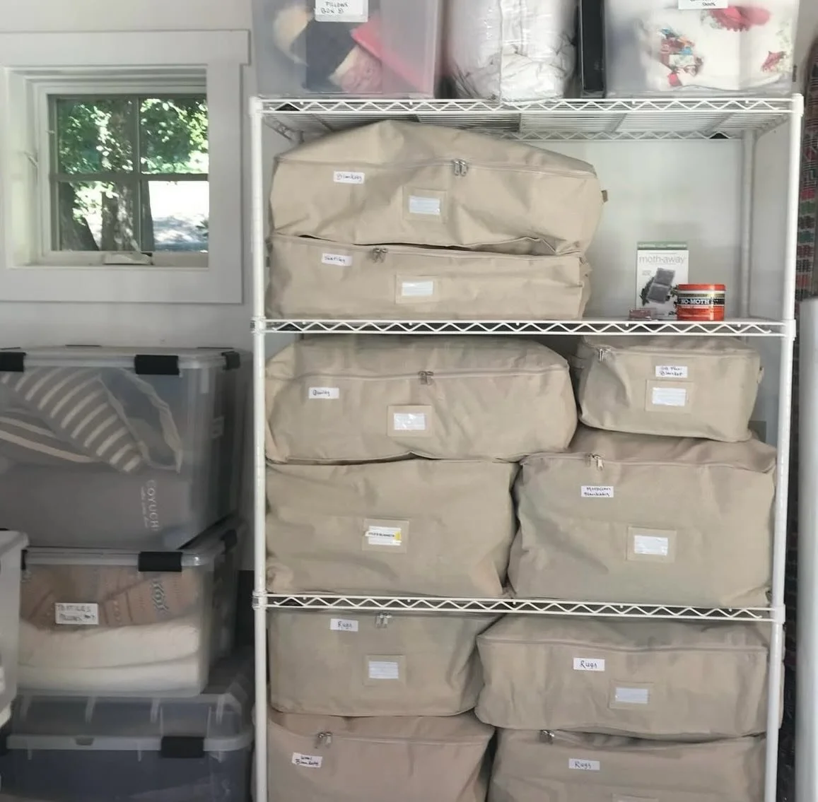 Who knew linen storage could be so pretty?! 🤩 

Ever wonder how to keep your linens beautifully organized like the rest of your things? These linen storage bags do the job perfectly. We love getting to use these for our clients. The details are wher