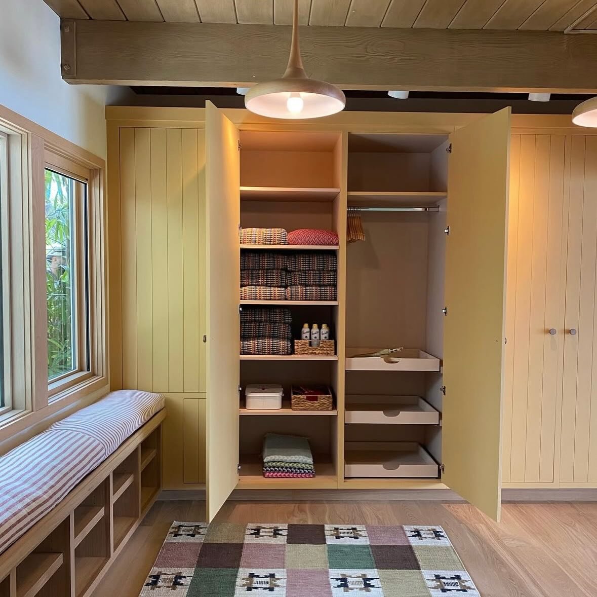 Salt in the air, guests on the way, and beach days around the corner&hellip; is your beach house ready? 🌊☀️

A new season in Santa Barbara means more sunshine, more hosting, and a lot more coming and going. The secret to keeping it all stress-free? 