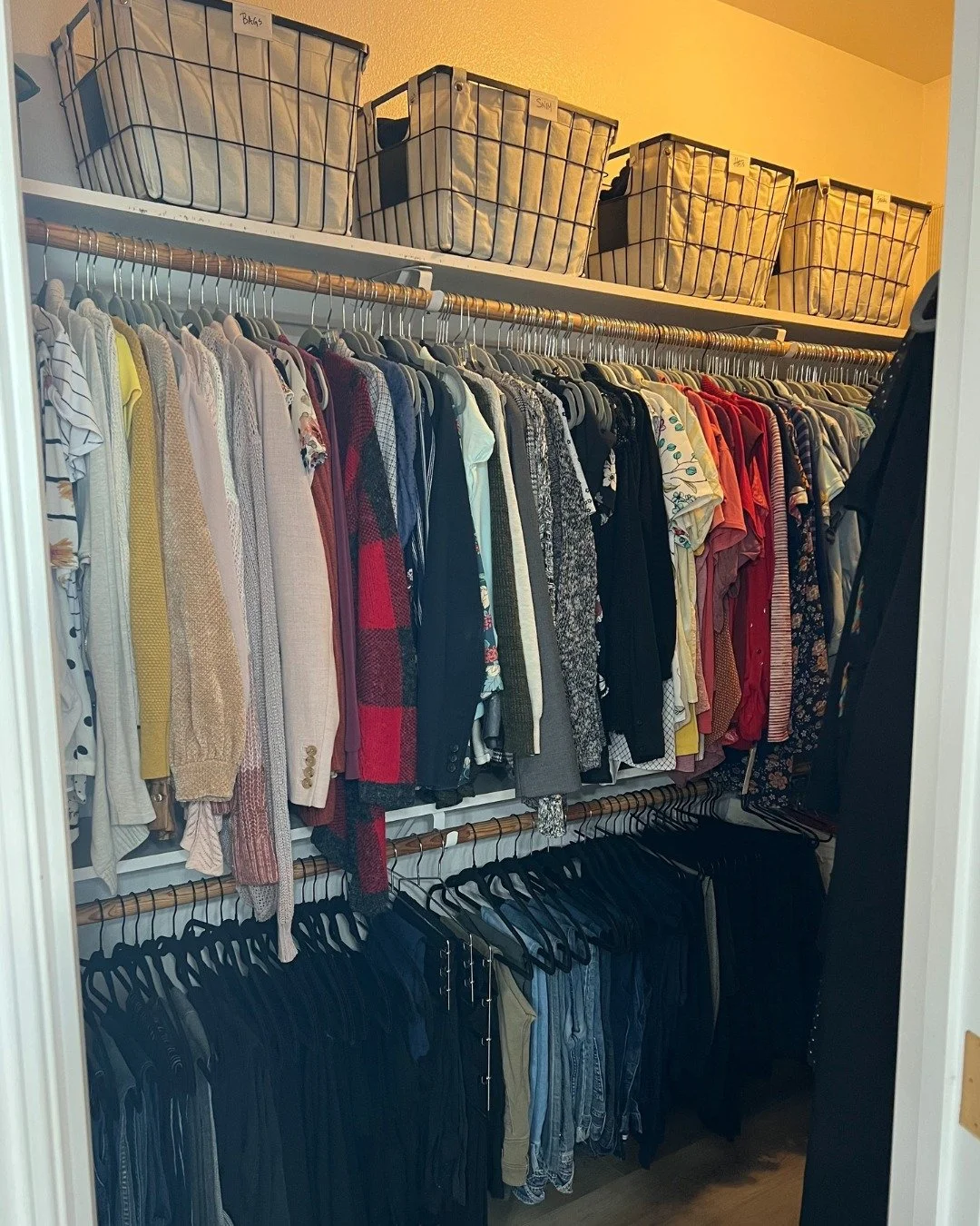 Here&rsquo;s a satisfying closet transformation for your Tuesday ✨

Because an organized closet isn&rsquo;t just pretty&mdash;
it saves time, clears mental clutter,
and makes mornings feel way less chaotic.

When everything has a home,
getting dresse