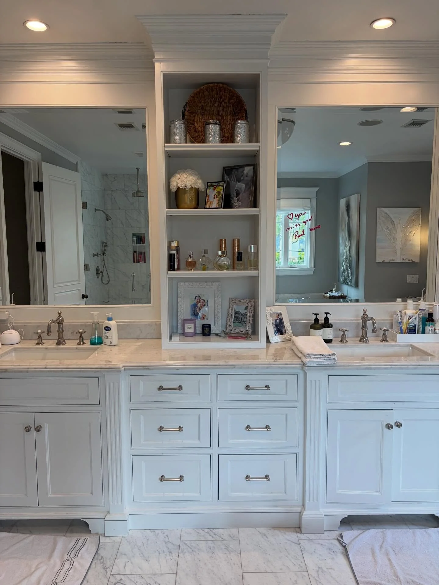 For all my friends who love clear counters, I AM SO SORRY I DIDN&rsquo;T TAKE ANY BEFORE PICTURES! Trust me this &ldquo;after&rdquo; is AMAZING! 

We had so much fun playing with all of our clients fun products, makeup, jewelry and supplements. This 