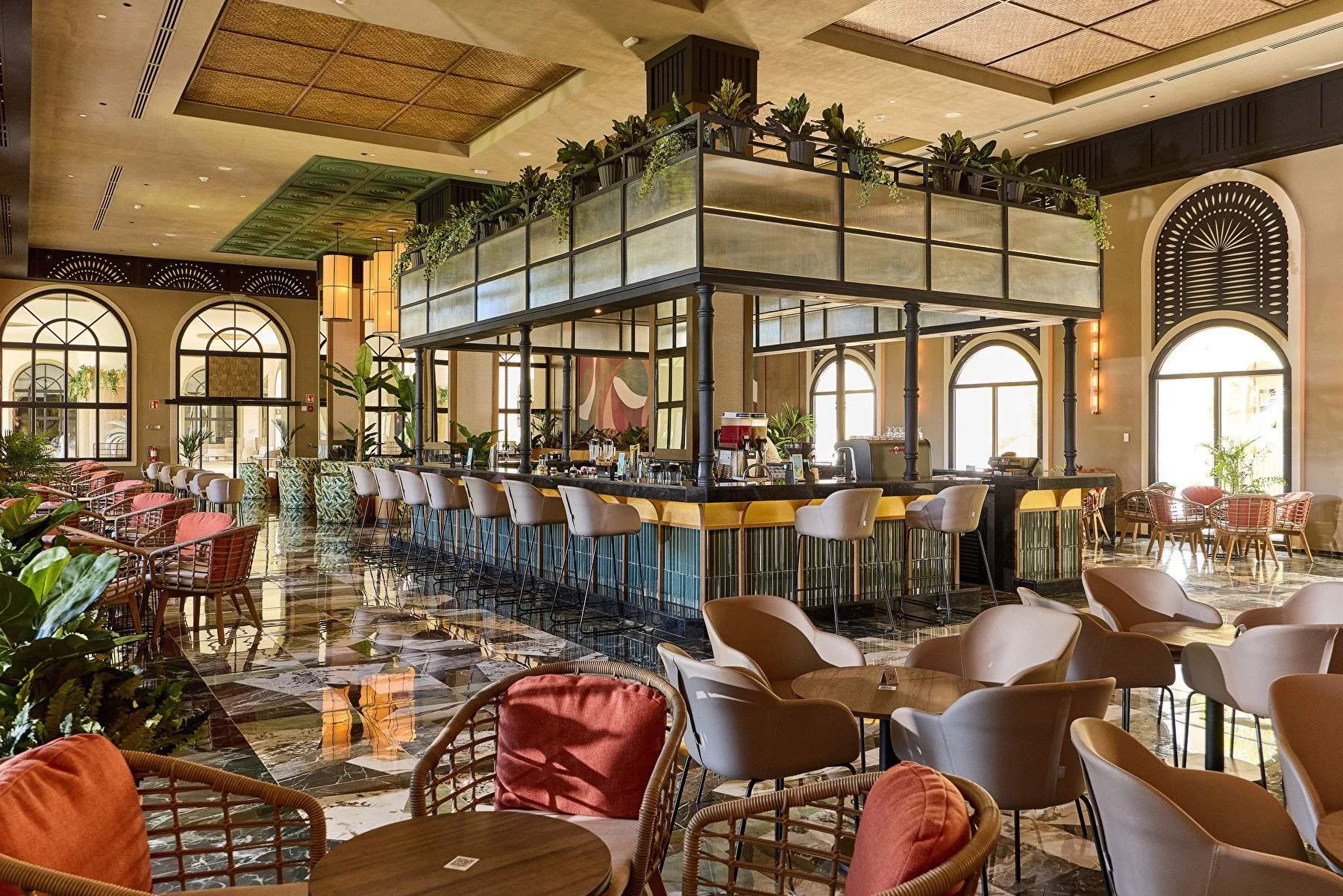 GNC_25_091 - Lobby Bar.jpg