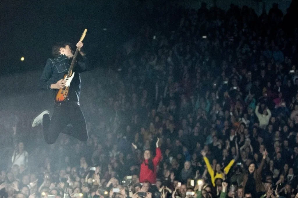 FC18TK-stevewall-thestunning-jumping-guitar2-1024x682.jpg