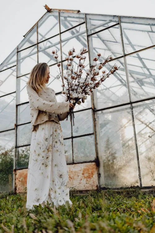 Boundaries for Broken Adult DaughtersFamily of origin broken by divorce, parents divorced, family history, affecting me, how my parents divorce affected me, the parentified child, the parentified daughter, covert emotional incest, emotional incest, …