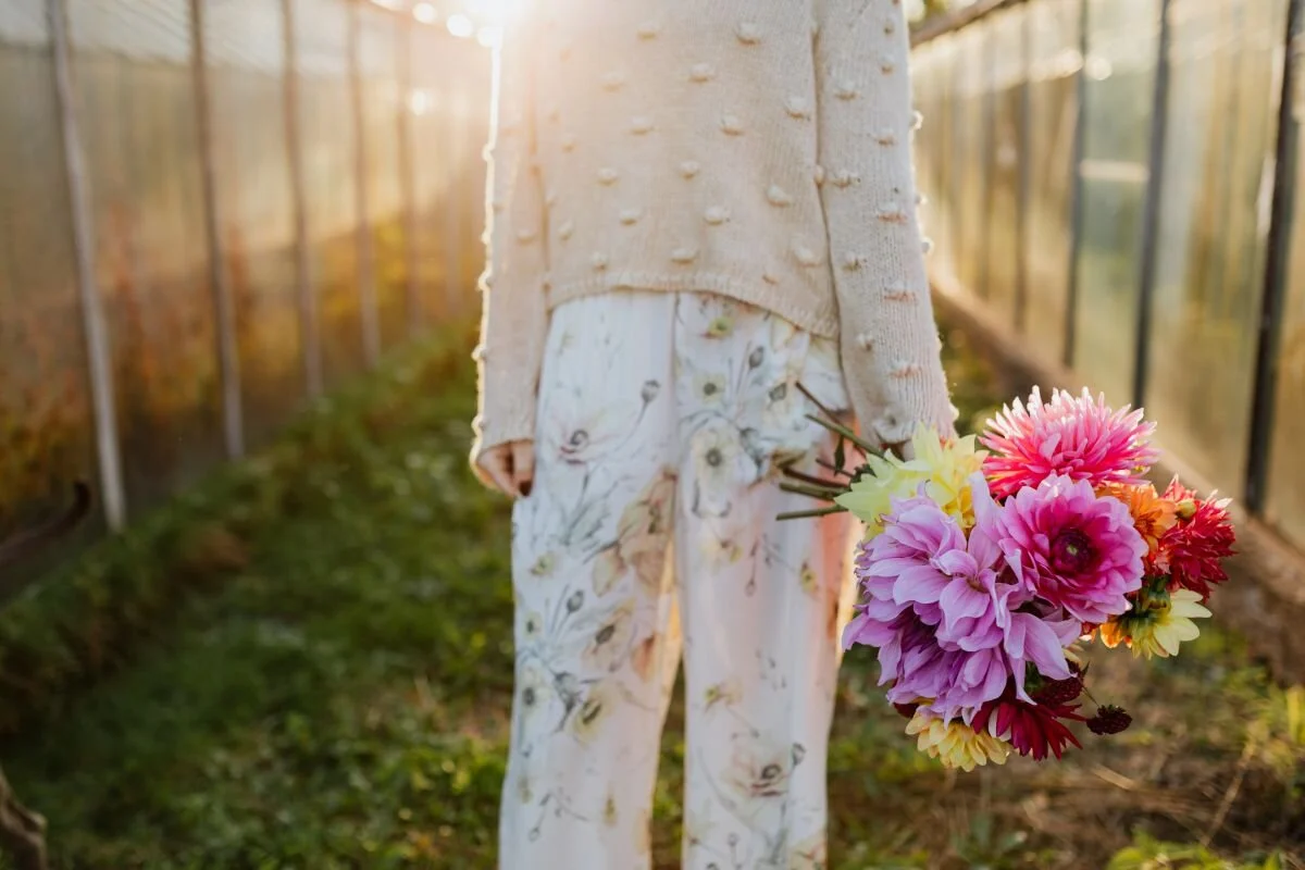 This is a free online course for Christian business women looking to build their dream business. If you want to work from home and make money online, start a ministry or do your dream job and make money as a Christian blogger, author or creative ent…