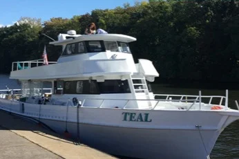 TealOnTheCanal.jpg
