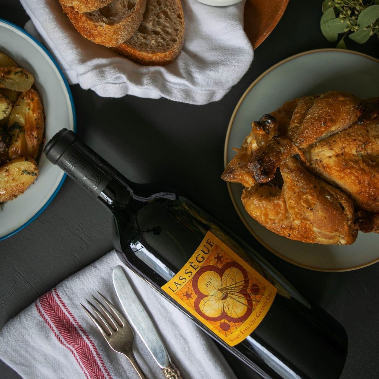 Thanksgiving-ready with Lass&egrave;gue Saint-Emilion Grand Cru from @chateaulassegue 
🦃🍷