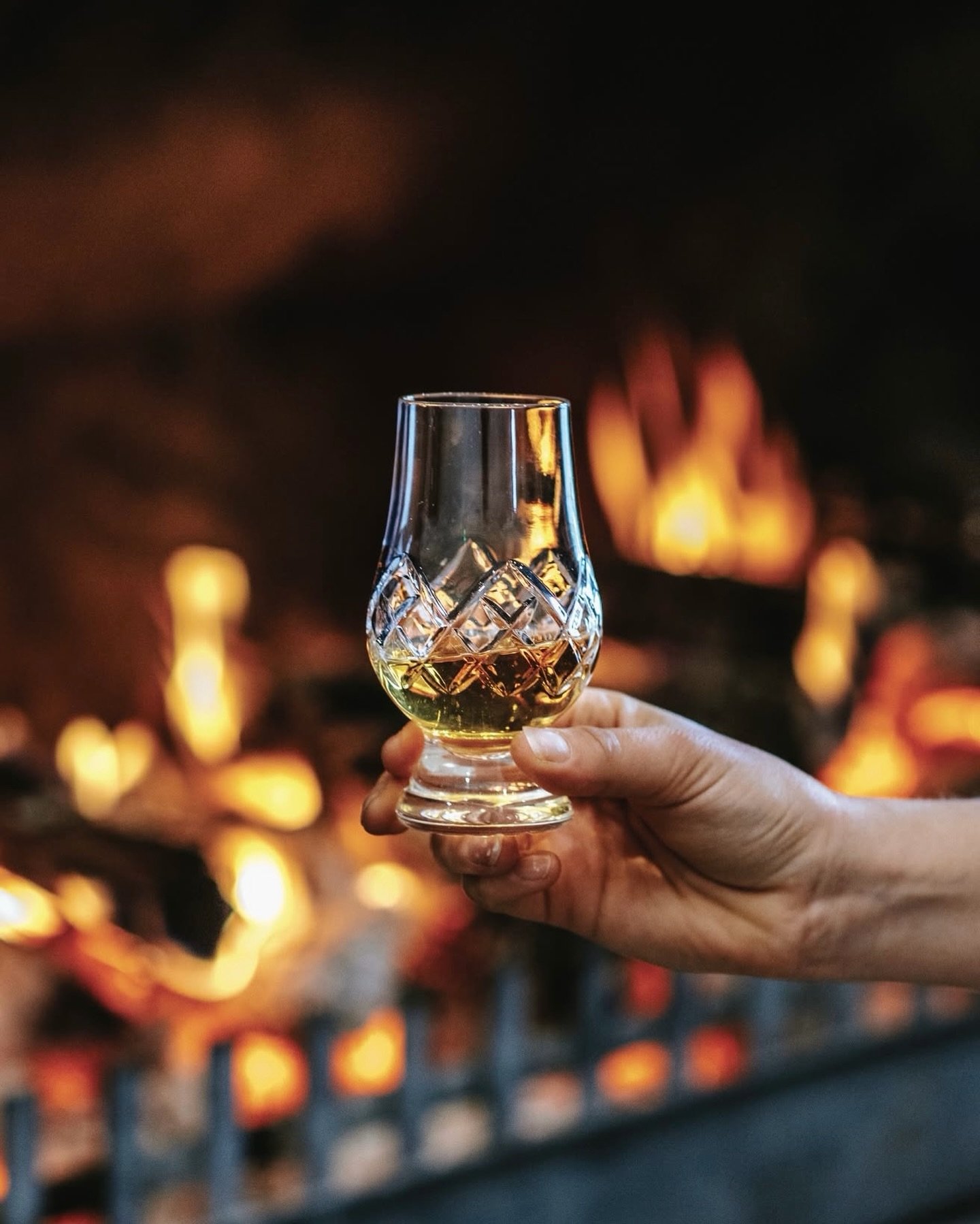 Need a delicious time out from the holiday chaos? A dram of @cardronadistillery single malt from New Zealand is a pretty good place to start. Consider this your reminder to enjoy the season &mdash; and the moment. 🔥🥃