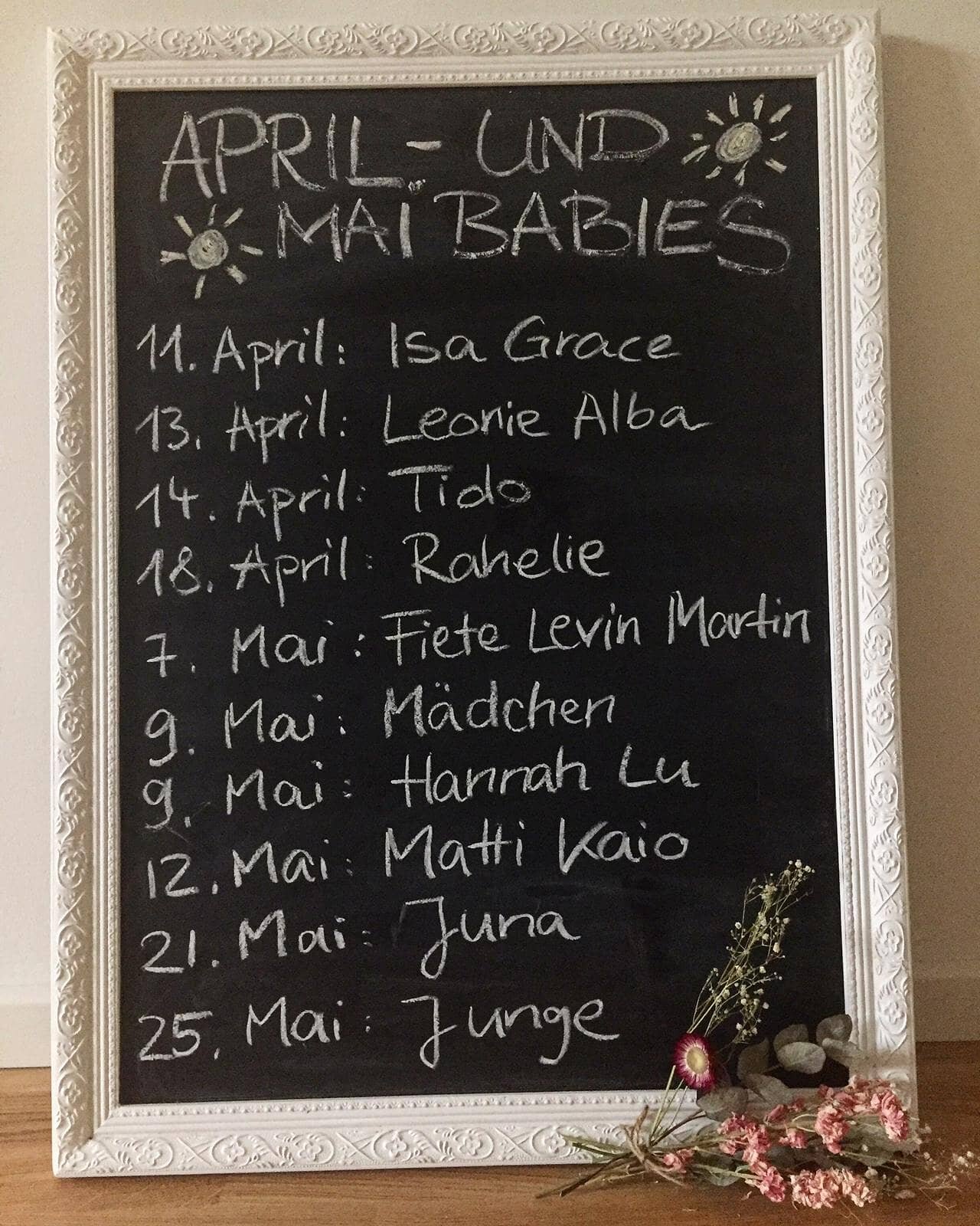 Herzlich willkommen auf dieser Welt ihr April &amp; Mai Babys! 🌻 Und alles Liebe für euch und eure starken Eltern und gro&szlig;en Geschwisterkinder! ☀️🧡

#hausgeburt #homebirth #stayathome #selbstbestimmt #zuhausegeboren #geburtentafel #babynamen