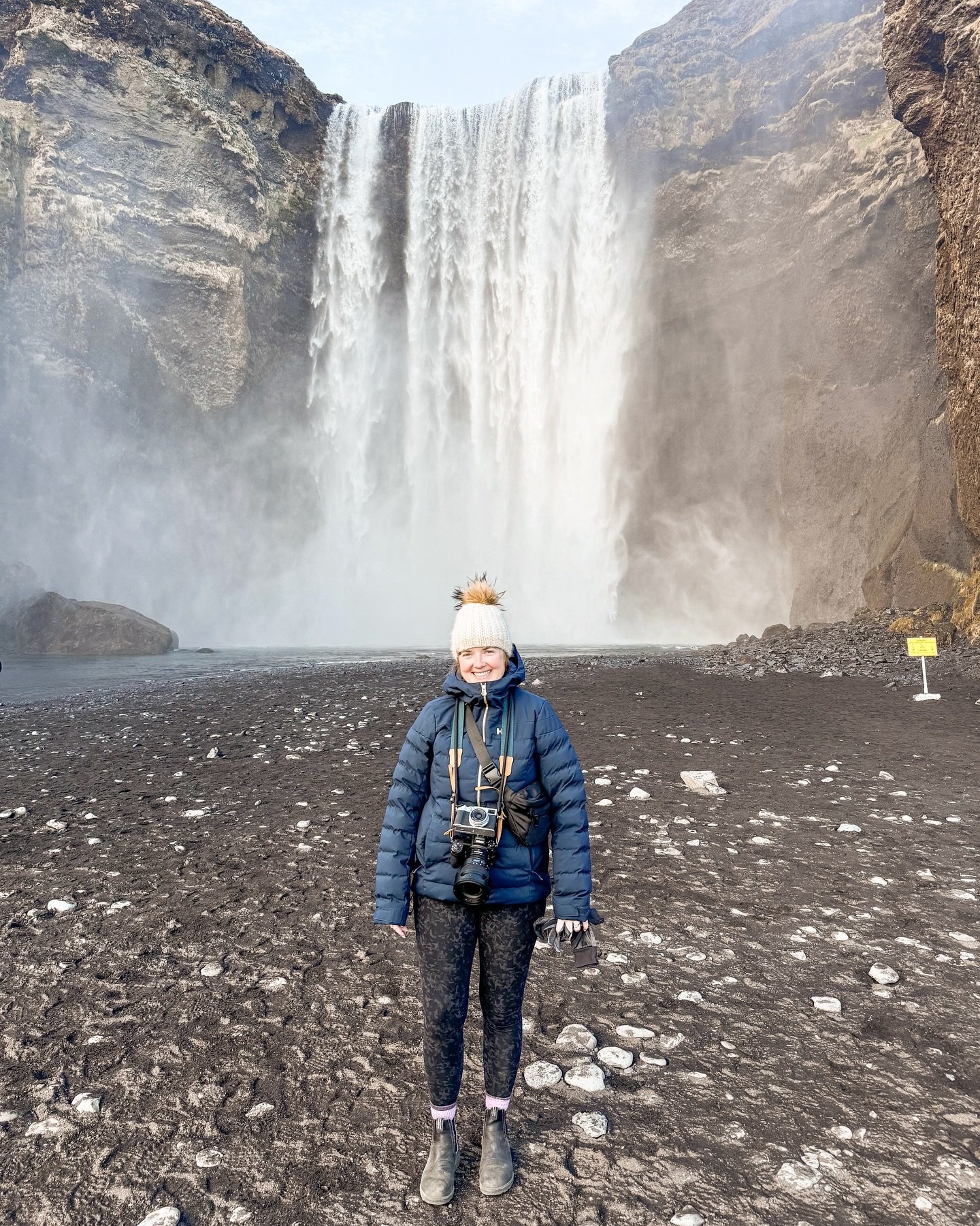 spent the last few days of my 20s exploring iceland and photographing two couples with a group of wonderful people. thank you @roadieevents for bringing me out of my comfort zone! 🏔️ excited for all to come in my thirties! especially marrying the lo
