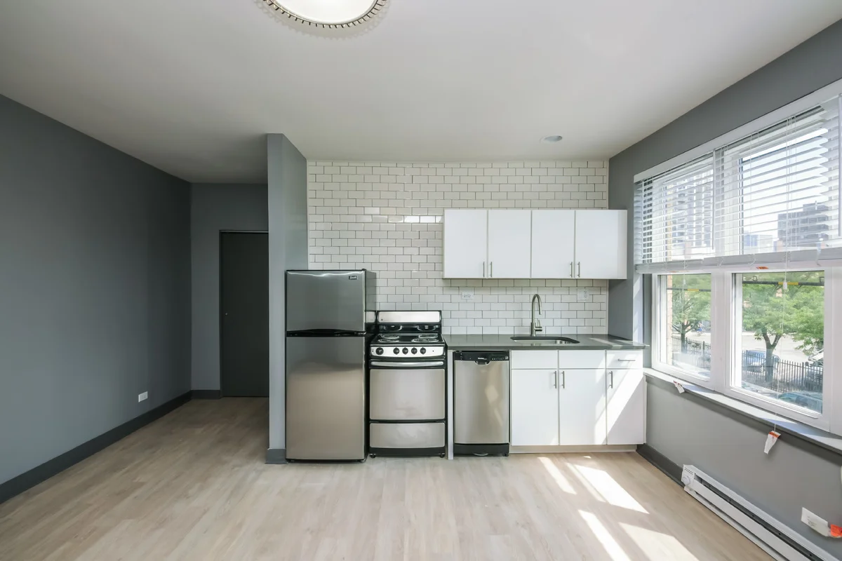 8_1kitchen1.jpg