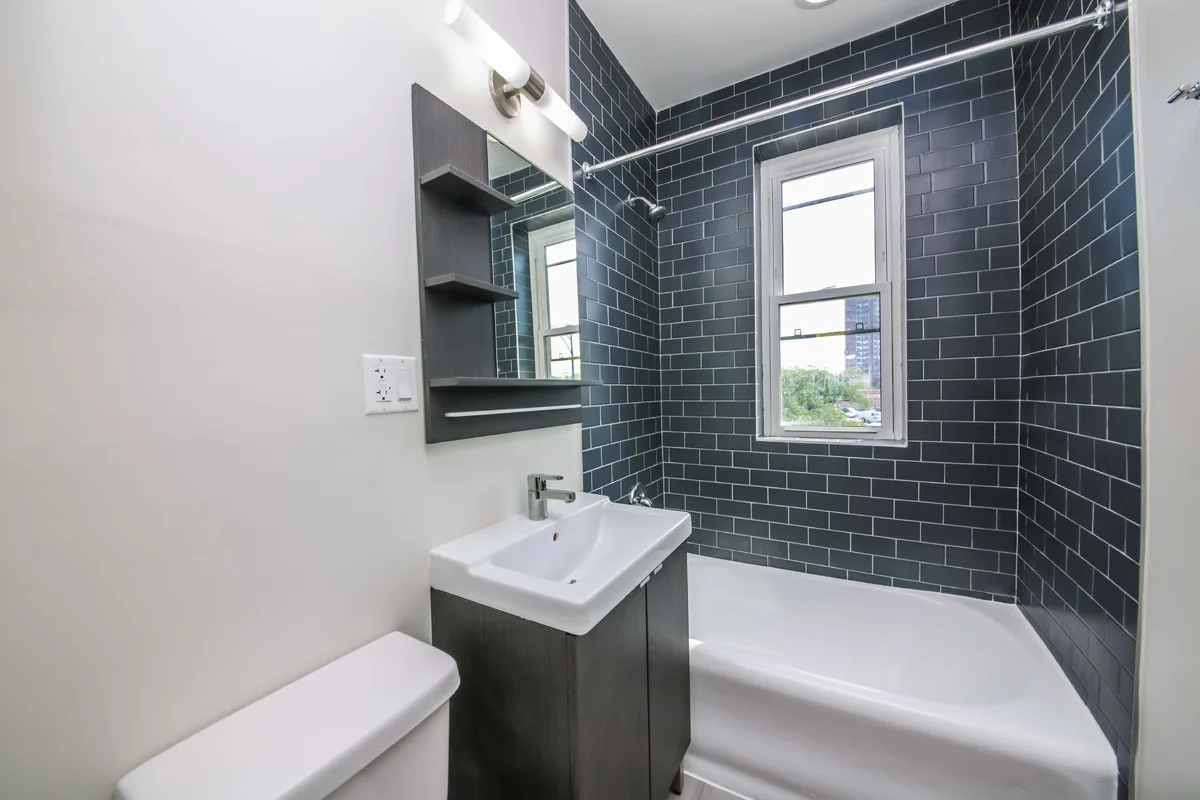 12_1bathroom1.jpg