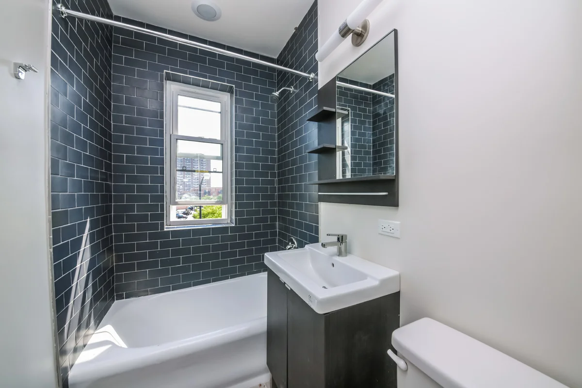 13_1bathroom1.jpg