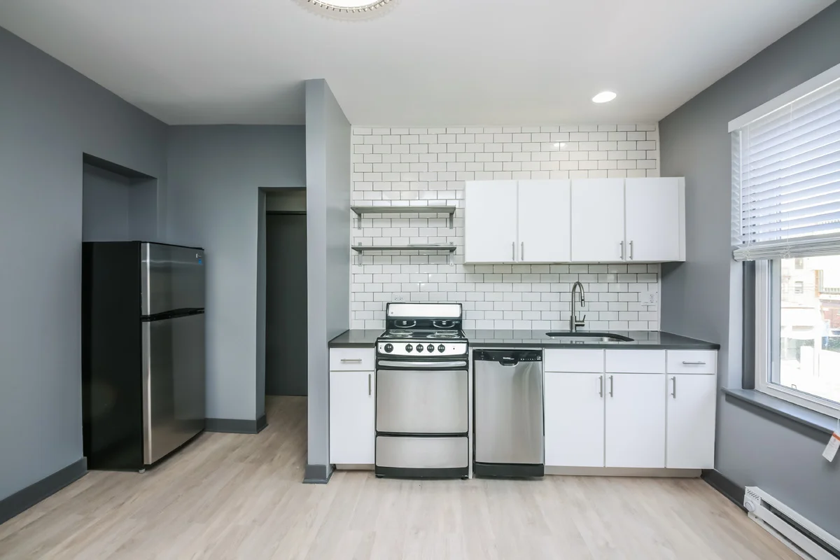 8_1kitchen1.jpg