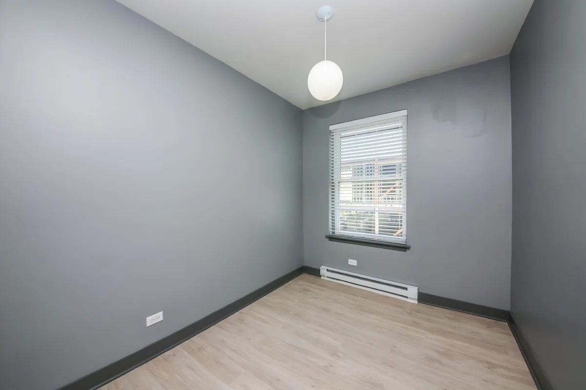 9_1bedroom1.jpg