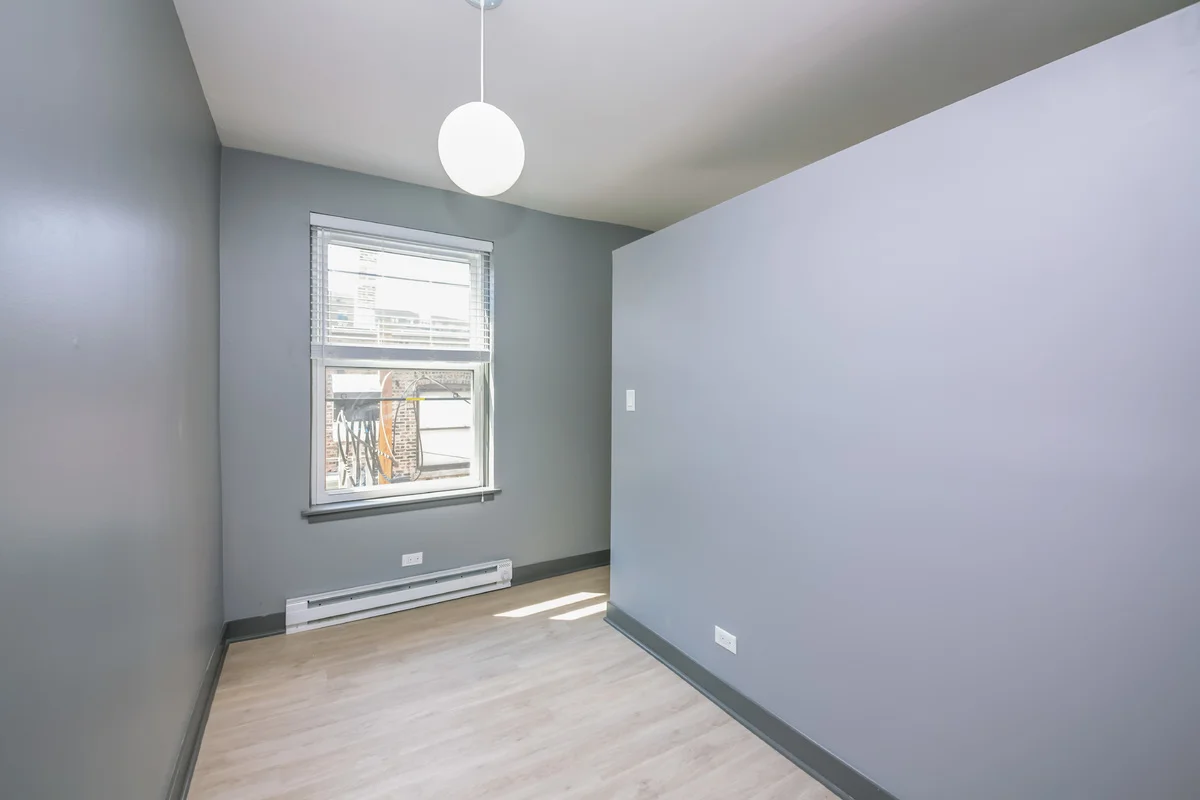 8_1bedroom2.jpg