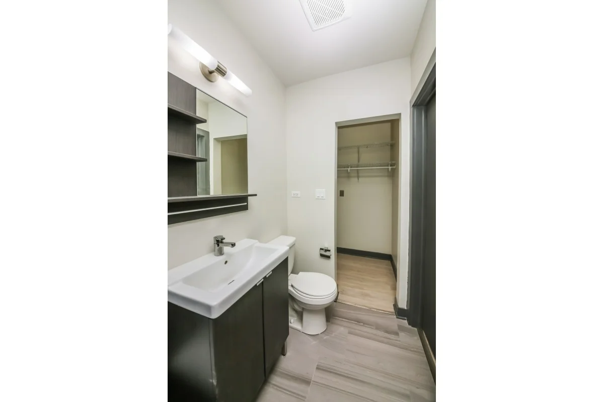 11_1bathroom3.jpg