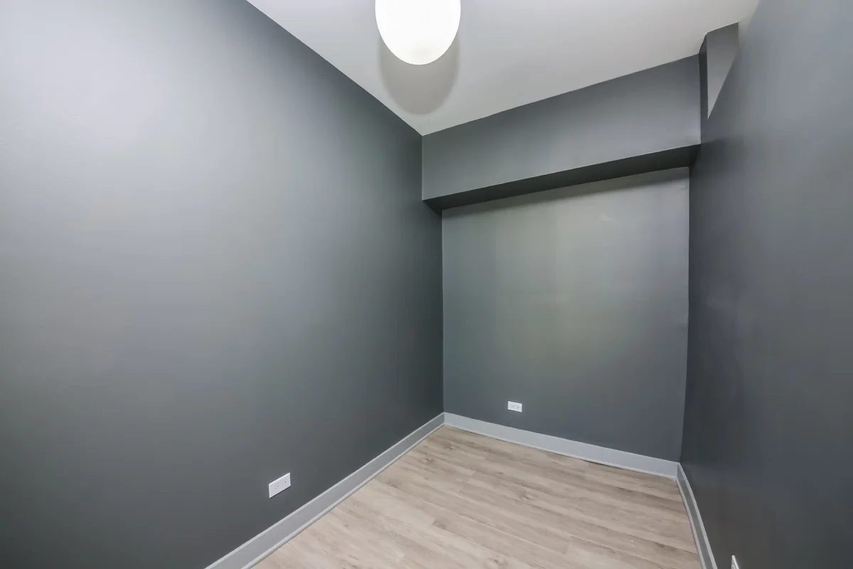 8_1bedroom1.jpg