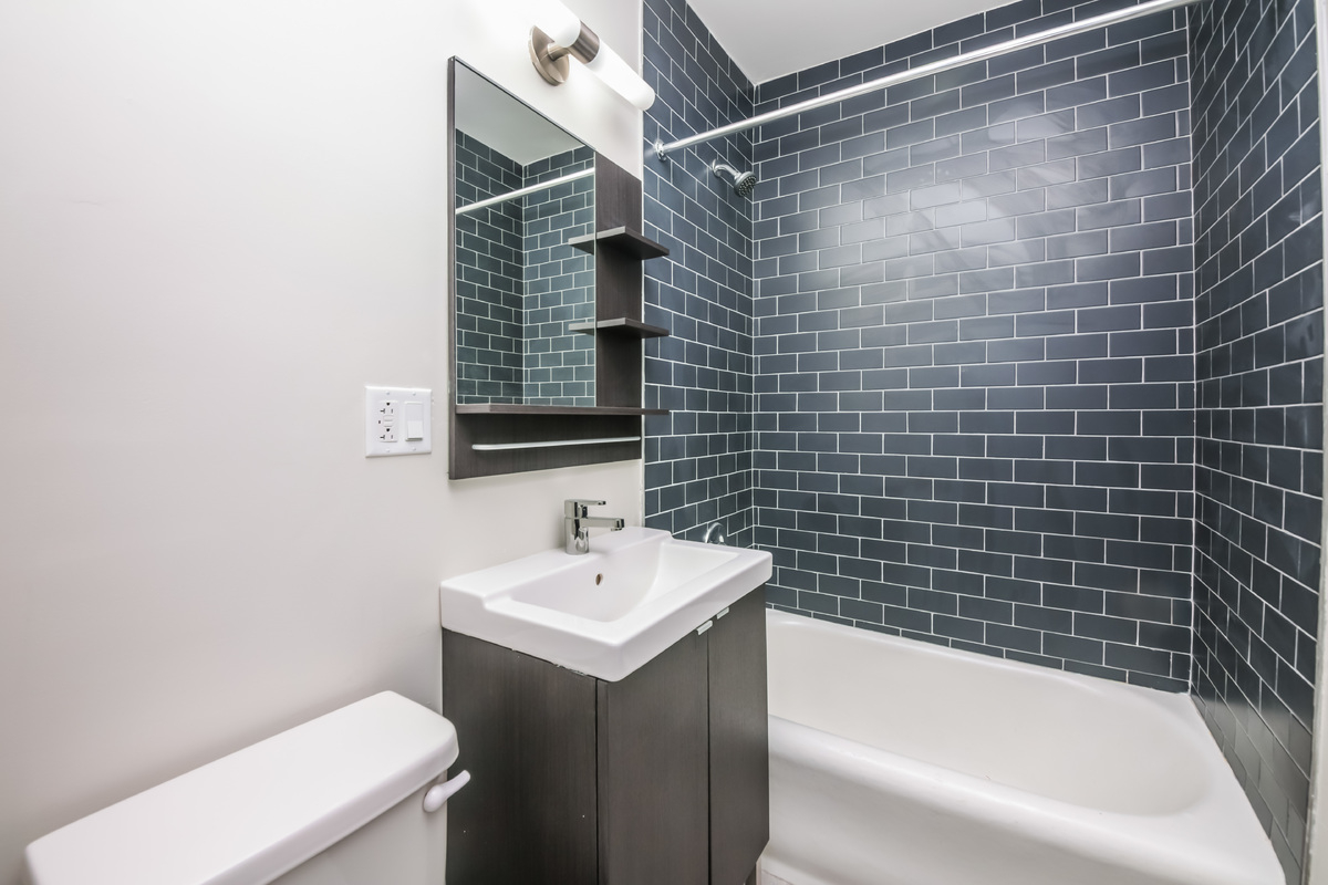 10_1bathroom1.jpg