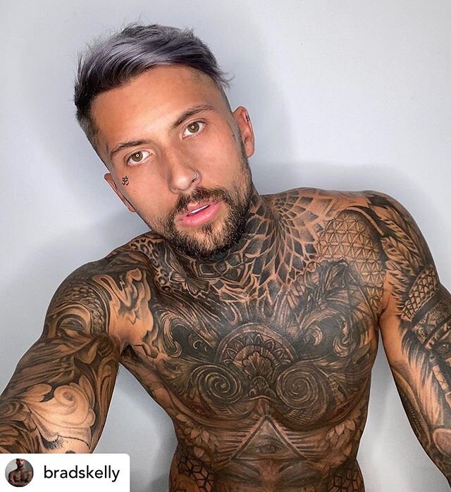 Posted @withregram &bull; @bradskelly Happy Saturday folks @assisihair ✌🏽
&bull;
𝙁𝙍𝙀𝙎𝙃𝙀𝙉 𝙐𝙋 😜 
#quarantinehair #assisihair #stayhome #staysafe #lockdownhairsolutions #assisihaircleethorpes #saturdayhair #seaviewstreetcleethorpes #saturdayv